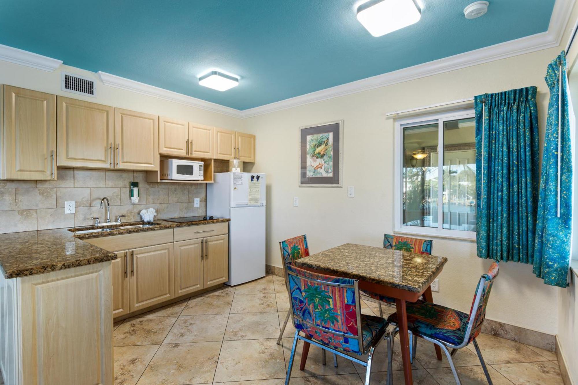 Bay Palms Waterfront Resort - Hotel And Marina St. Pete Beach Rom bilde
